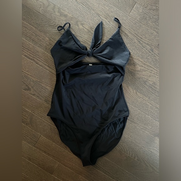 Aritzia contour bodysuit - Picture 1 of 2